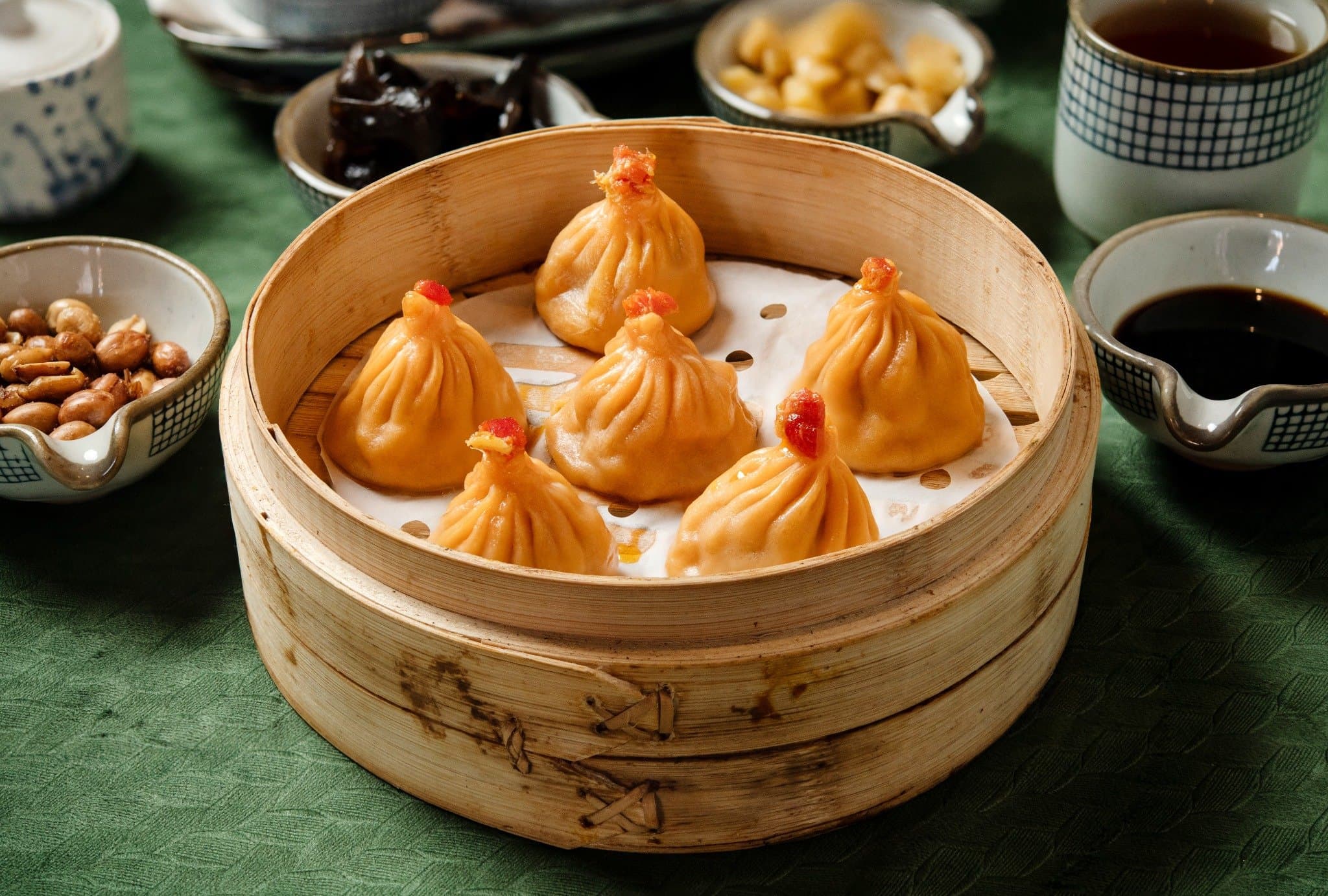 Pure Crab Roe Soup Dumplings (纯蟹黄小笼包)